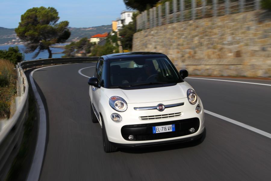  Fiat 500L 2012 года  (фото 36 из 84)